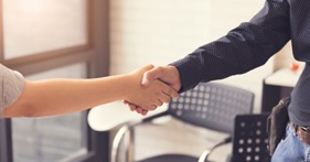 10 soorten handdrukken en wat ze over je vertellen