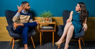 3 manieren om je partner van jouw job te overtuigen