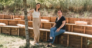 “Met zijn allen onder één tentdak”