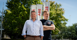 Grenzen verleggen met je collega’s: Geert en Jochen getuigen over hoe het is om te werken bij een pionier in de sector.