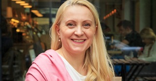 Het loon van een begeleidster in een Vzw voor mensen met een beperking: 2.140 euro bruto