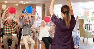 Het loon van een (halftijds) begeleider wonen en leven in een woonzorgcentrum: 1.450 euro bruto