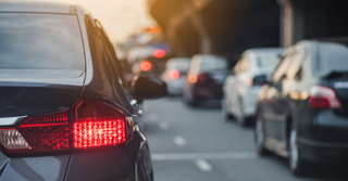 Belgen staan 40 uur per jaar in de file: wat kost dat?