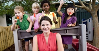 Het loon van een (halftijds) begeleidster buitenschoolse kinderopvang: 1.350 euro bruto