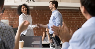 Complimentjes geven aan collega’s: zo moet het NIET