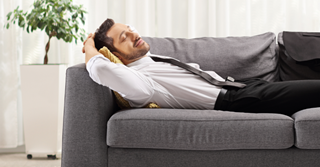 Een dutje op je werk: moet kunnen?