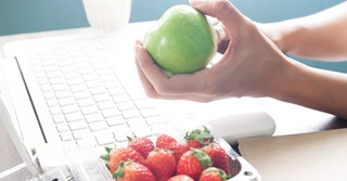 Snacks op kantoor: zo hou je het gezond