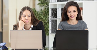 4 façons de composer avec des collègues irritants