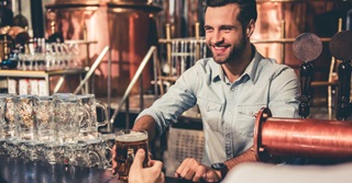 À la recherche d’un métier durable ? Devenez barman