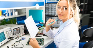 Combien gagne-t-on dans les secteurs de l'électronique et de la technologie ?