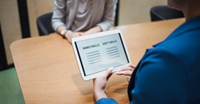 Quelles sont vos 'compétences humaines' et comment les mentionner sur votre CV ?