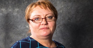 Quel est le salaire d'une employée technique en support numérique sous contrat intérimaire ?