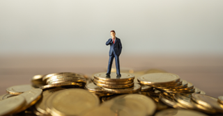 Bijna helft van de werknemers aanvaardt hogere titel zonder loonsverhoging