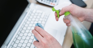 Hoeveel bacteriën telt jouw bureau?