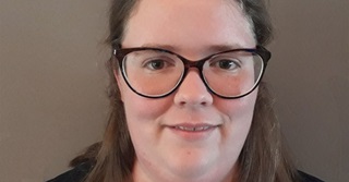 Het loon van Lindsay, een verzorgende in Nederland: 2.400 euro bruto