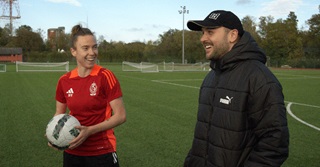 “In het vrouwenvoetbal werkt of studeert (bijna) iedereen ook nog”