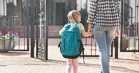 1 op de 5 werknemers met kinderen neemt vrijaf op eerste schooldag 