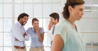 Wat is de juiste manier om op roddels te reageren?