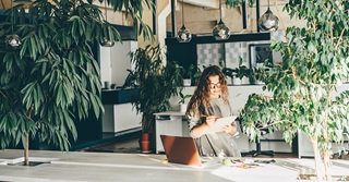 Waarom doen vrouwen de vervelende klusjes op kantoor?