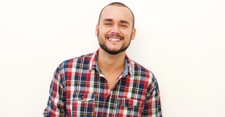 Het loon van een medewerker in een reclamebureau: 2.700 euro bruto