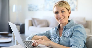 Het loon van een sociaal cultureel werkster: 2.995 euro bruto