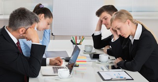 Zo ontsnap je aan saaie meetings