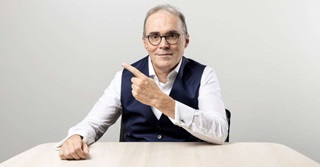 De adviseur is dood, leve de verkoper