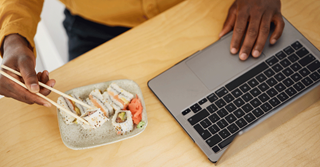 De 11 ergste dingen die je aan je bureau kan eten