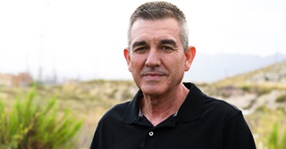 Het loon van een winkelmedewerker in een doe-het-zelfzaak:  2.671 euro bruto